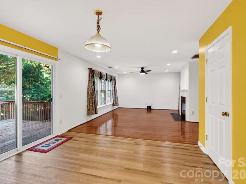2539 Thornfield Road, Charlotte, NC 28273.  MLS# CAR4388875, YatesRealty ID 28644. 