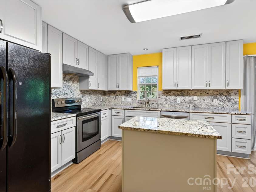 2539 Thornfield Road, Charlotte, NC 28273.  MLS# CAR4388875, YatesRealty ID 28644. 