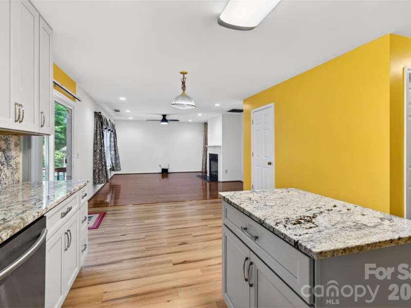 2539 Thornfield Road, Charlotte, NC 28273.  MLS# CAR4388875, YatesRealty ID 28644. 