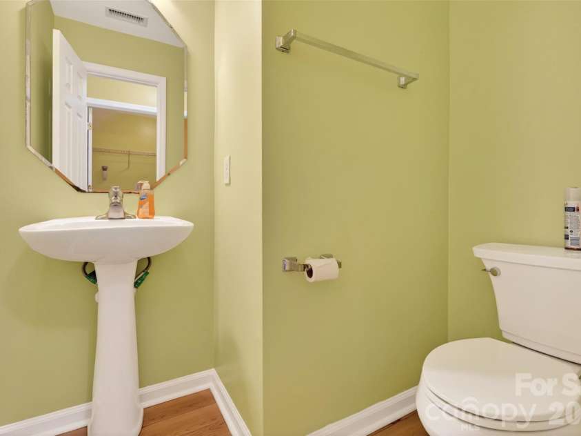 2539 Thornfield Road, Charlotte, NC 28273.  MLS# CAR4388875, YatesRealty ID 28644. 