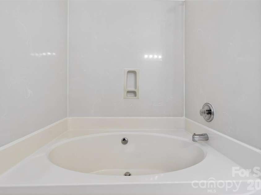 2539 Thornfield Road, Charlotte, NC 28273.  MLS# CAR4388875, YatesRealty ID 28644. 