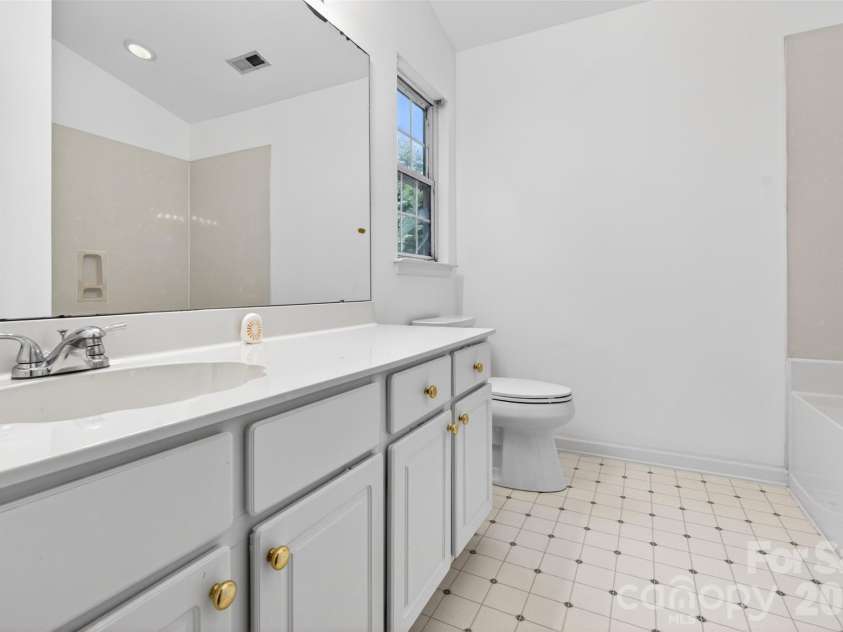 2539 Thornfield Road, Charlotte, NC 28273.  MLS# CAR4388875, YatesRealty ID 28644. 