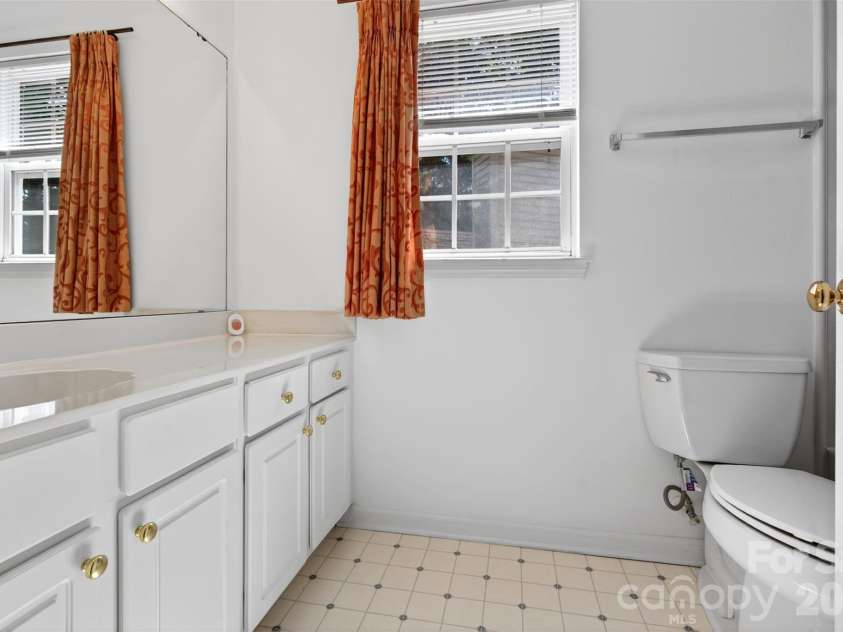 2539 Thornfield Road, Charlotte, NC 28273.  MLS# CAR4388875, YatesRealty ID 28644. 