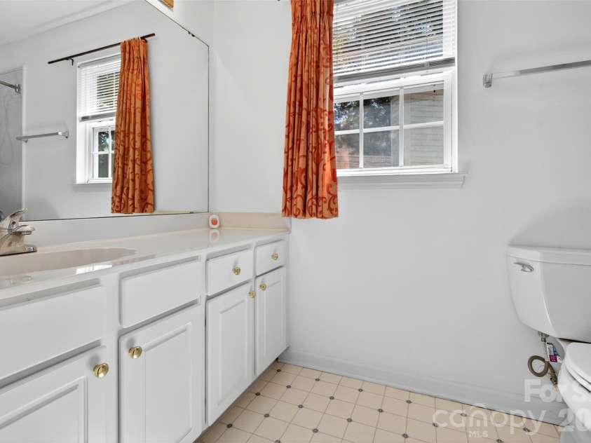 2539 Thornfield Road, Charlotte, NC 28273.  MLS# CAR4388875, YatesRealty ID 28644. 