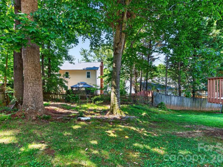 2539 Thornfield Road, Charlotte, NC 28273.  MLS# CAR4388875, YatesRealty ID 28644. 