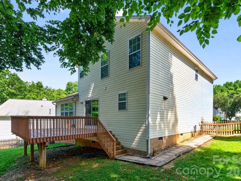 2539 Thornfield Road, Charlotte, NC 28273.  MLS# CAR4388875, YatesRealty ID 28644. 