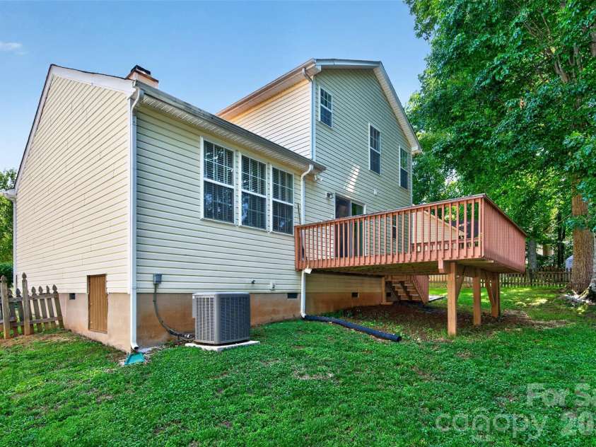2539 Thornfield Road, Charlotte, NC 28273.  MLS# CAR4388875, YatesRealty ID 28644. 