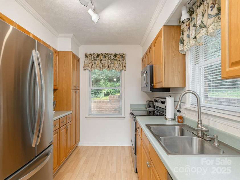 149 Long John Drive, Hendersonville, NC 28791.  MLS# CAR4285992, YatesRealty ID 28646. 