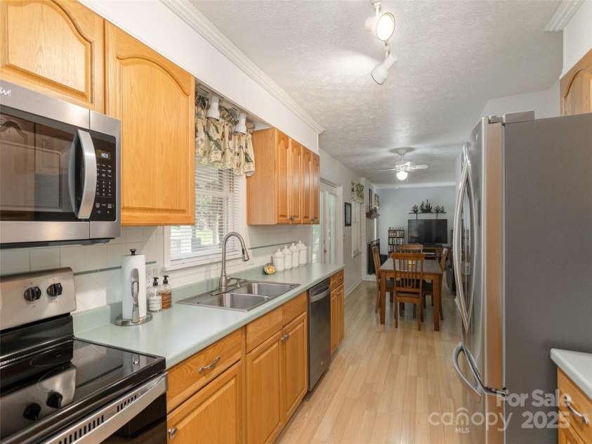 149 Long John Drive, Hendersonville, NC 28791.  MLS# CAR4285992, YatesRealty ID 28646. 