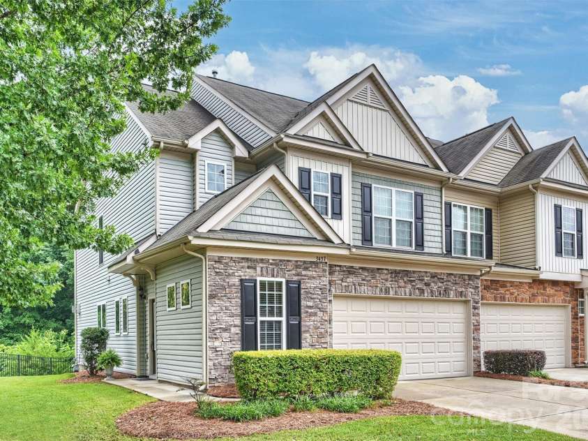 3437 Park South Station Boulevard, Charlotte, NC 28210.  MLS# CAR4387185, YatesRealty ID 28646. 