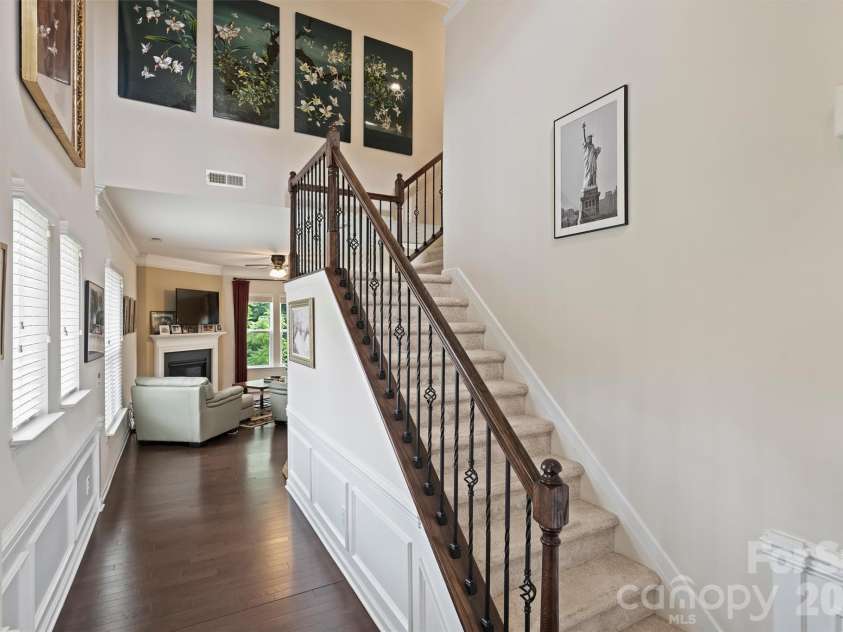 3437 Park South Station Boulevard, Charlotte, NC 28210.  MLS# CAR4387185, YatesRealty ID 28646. 