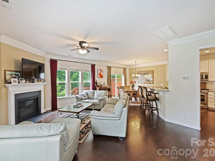 3437 Park South Station Boulevard, Charlotte, NC 28210.  MLS# CAR4387185, YatesRealty ID 28646. 