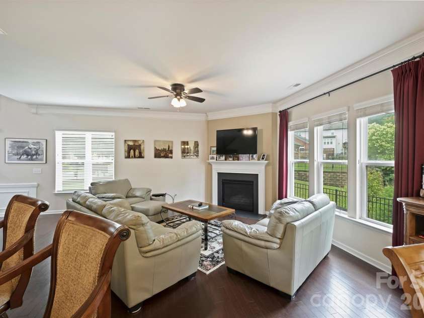 3437 Park South Station Boulevard, Charlotte, NC 28210.  MLS# CAR4387185, YatesRealty ID 28646. 