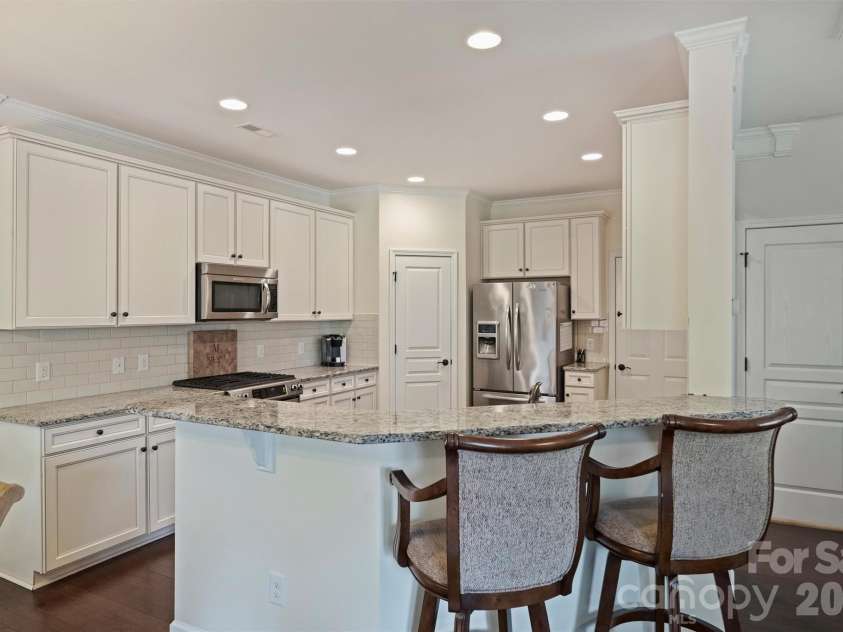 3437 Park South Station Boulevard, Charlotte, NC 28210.  MLS# CAR4387185, YatesRealty ID 28646. 