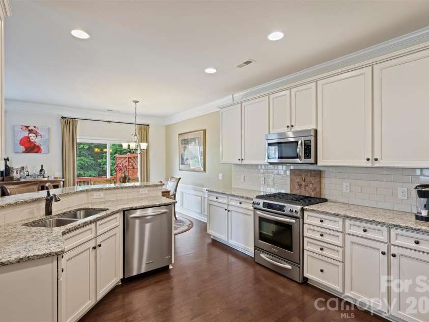 3437 Park South Station Boulevard, Charlotte, NC 28210.  MLS# CAR4387185, YatesRealty ID 28646. 