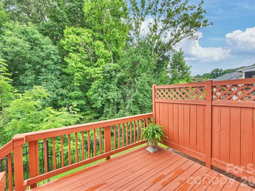 3437 Park South Station Boulevard, Charlotte, NC 28210.  MLS# CAR4387185, YatesRealty ID 28646. 