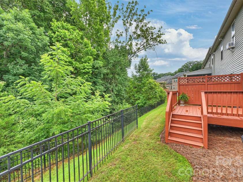3437 Park South Station Boulevard, Charlotte, NC 28210.  MLS# CAR4387185, YatesRealty ID 28646. 
