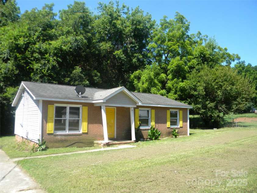 390 Torbush Drive, Salisbury, NC 28144.  MLS# CAR4284924, YatesRealty ID 28647. 