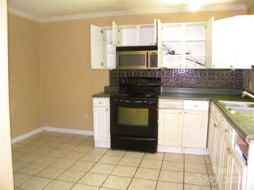 390 Torbush Drive, Salisbury, NC 28144.  MLS# CAR4284924, YatesRealty ID 28647. Kitchen