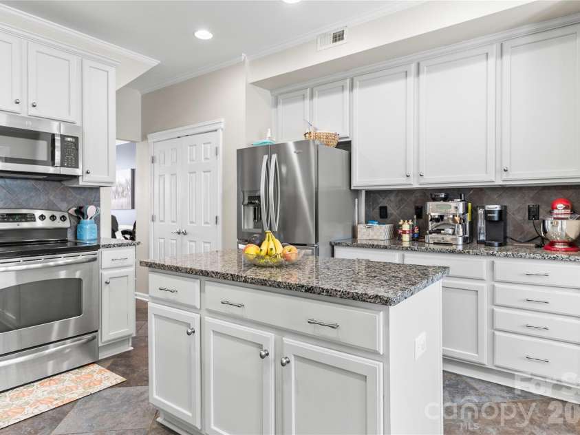 7030 Carrington Pointe Drive, Huntersville, NC 28078.  MLS# CAR4361718, YatesRealty ID 28647. 