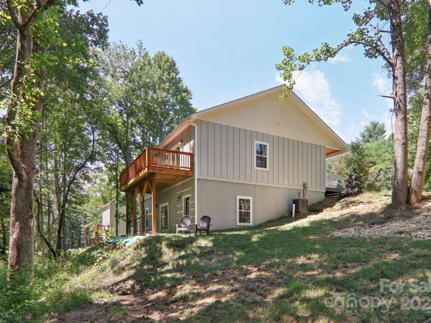 113 Briarcreek Court, Hendersonville, NC 28739.  MLS# CAR4194402, YatesRealty ID 2865. 