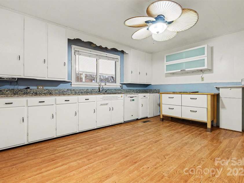 119 Moore Drive, Gastonia, NC 28056.  MLS# CAR4332115, YatesRealty ID 2865. Spacious kitchen offering abundant cabinet storage and generous counter space, ideal for everyday cooking and meal prep.