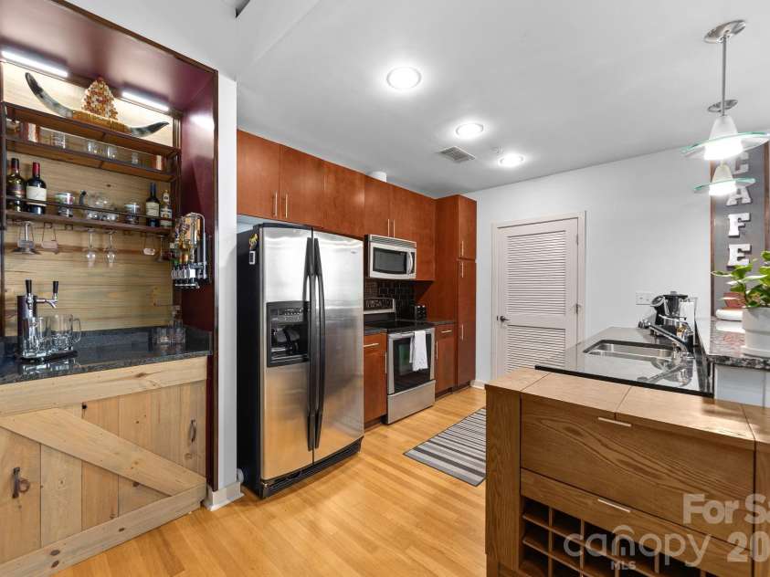 210 Church Street, Charlotte, NC 28202.  MLS# CAR4172260, YatesRealty ID 2865. 