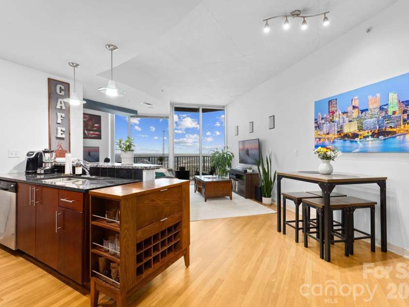 210 Church Street, Charlotte, NC 28202.  MLS# CAR4172260, YatesRealty ID 2865. 