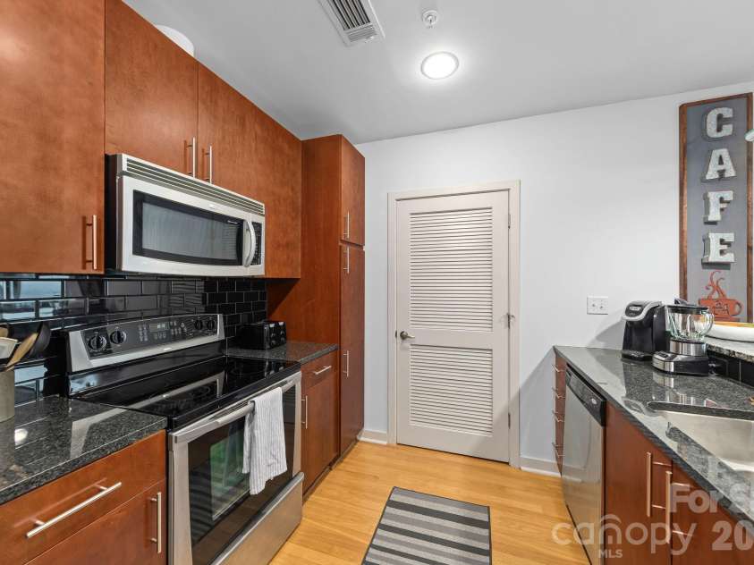 210 Church Street, Charlotte, NC 28202.  MLS# CAR4172260, YatesRealty ID 2865. 