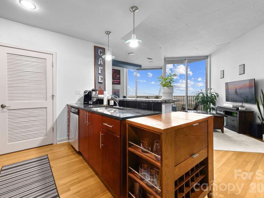 210 Church Street, Charlotte, NC 28202.  MLS# CAR4172260, YatesRealty ID 2865. 