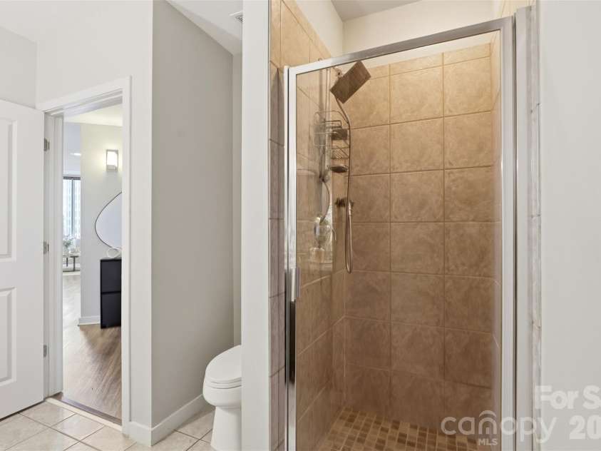 210 Church Street, Charlotte, NC 28202.  MLS# CAR4371008, YatesRealty ID 2865. 2nd Full Bath