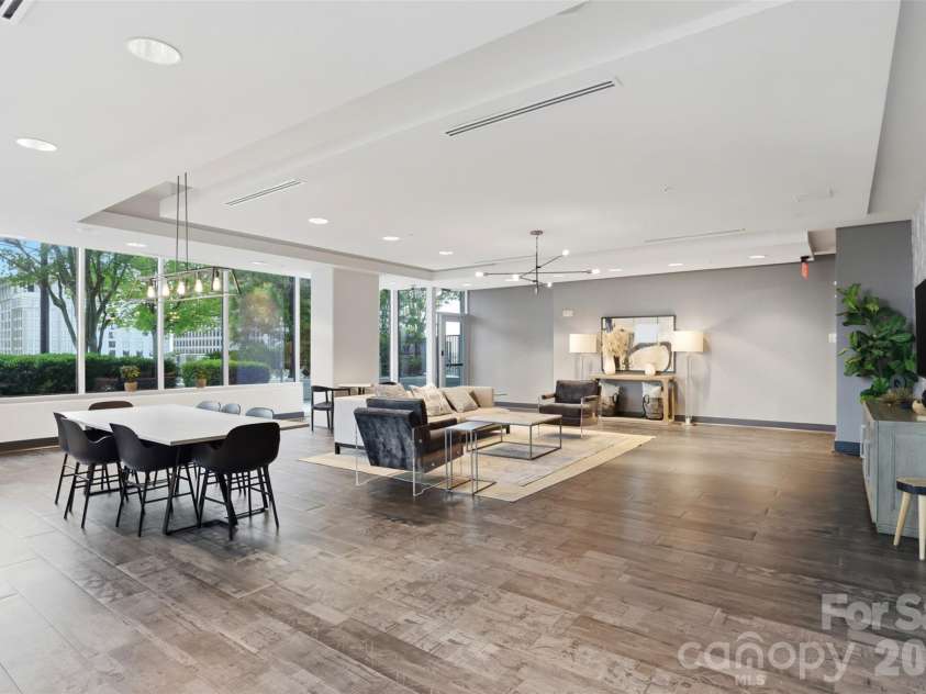 210 Church Street, Charlotte, NC 28202.  MLS# CAR4371008, YatesRealty ID 2865. SkyLounge