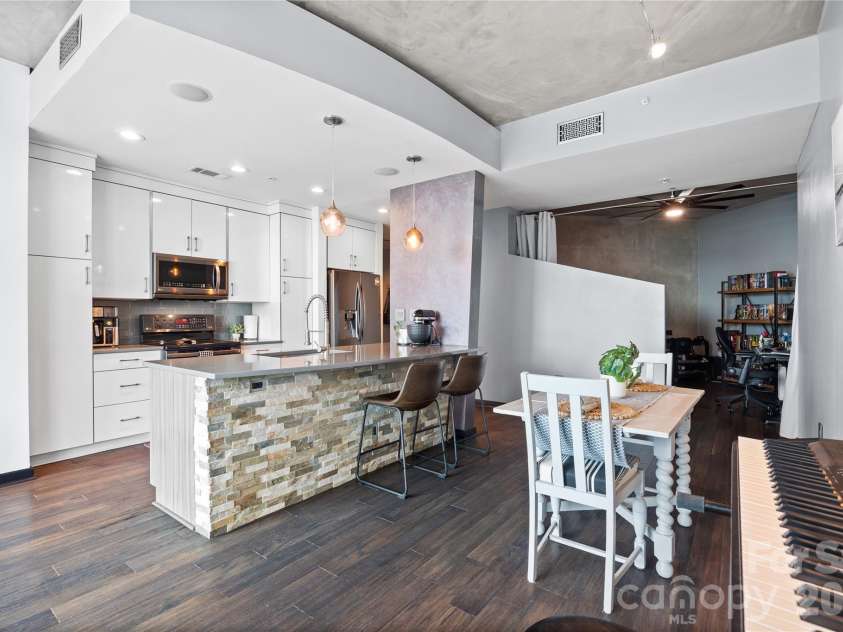 210 Church Street, Charlotte, NC 28202.  MLS# CAR4381484, YatesRealty ID 2865. 