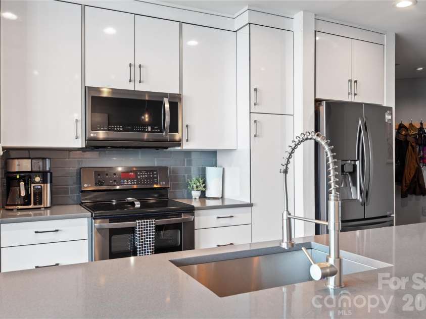 210 Church Street, Charlotte, NC 28202.  MLS# CAR4381484, YatesRealty ID 2865. 