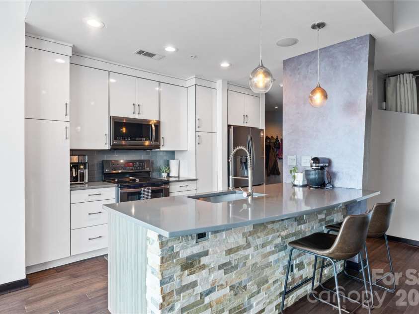 210 Church Street, Charlotte, NC 28202.  MLS# CAR4381484, YatesRealty ID 2865. 