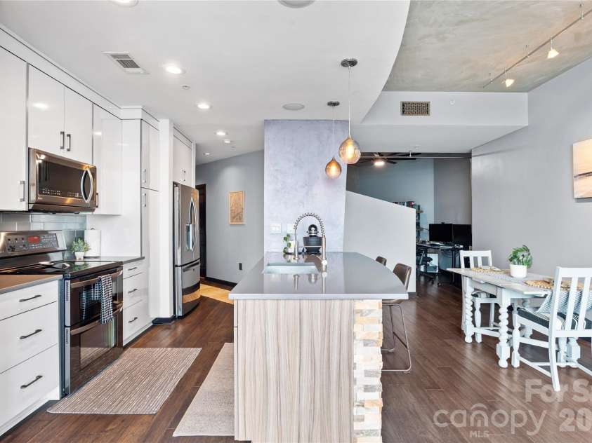 210 Church Street, Charlotte, NC 28202.  MLS# CAR4381484, YatesRealty ID 2865. Kitchen
