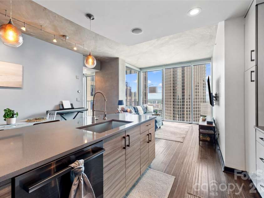 210 Church Street, Charlotte, NC 28202.  MLS# CAR4381484, YatesRealty ID 2865. Kitchen to Living