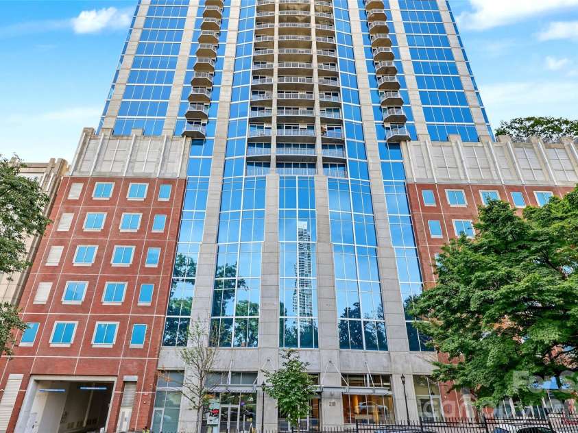 210 Church Street, Charlotte, NC 28202.  MLS# CAR4428306, YatesRealty ID 2865. 