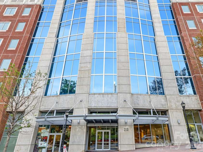 210 Church Street, Charlotte, NC 28202.  MLS# CAR4428306, YatesRealty ID 2865. 