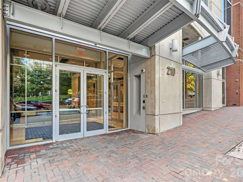 210 Church Street, Charlotte, NC 28202.  MLS# CAR4428306, YatesRealty ID 2865. 