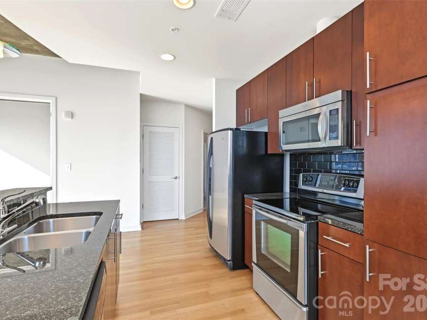 210 Church Street, Charlotte, NC 28202.  MLS# CAR4428306, YatesRealty ID 2865. 