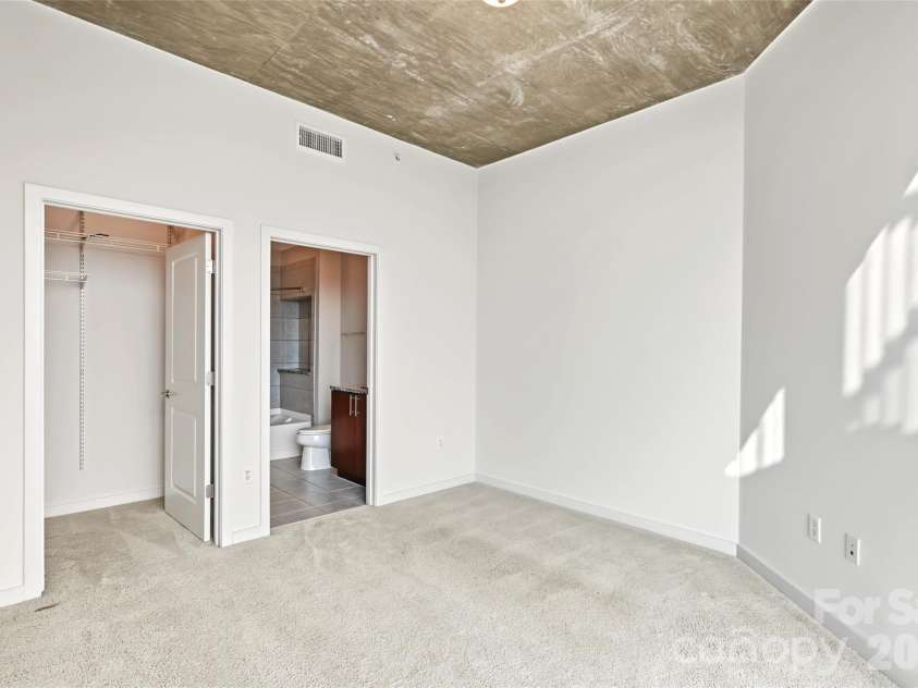 210 Church Street, Charlotte, NC 28202.  MLS# CAR4428306, YatesRealty ID 2865. 