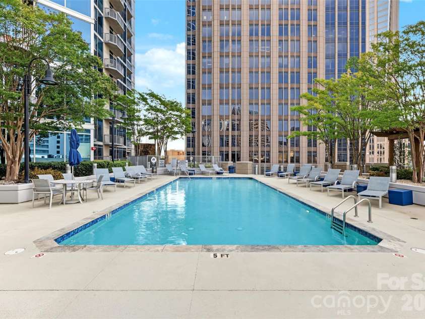 210 Church Street, Charlotte, NC 28202.  MLS# CAR4428306, YatesRealty ID 2865. Resort-style pool