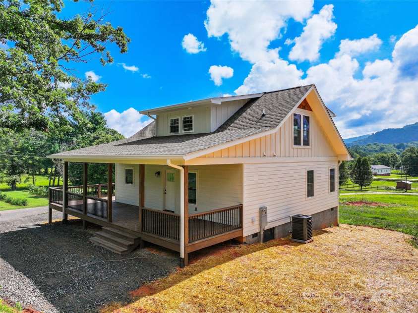 111 Dawn Drive, Waynesville, NC 28786.  MLS# CAR4286235, YatesRealty ID 28652. 