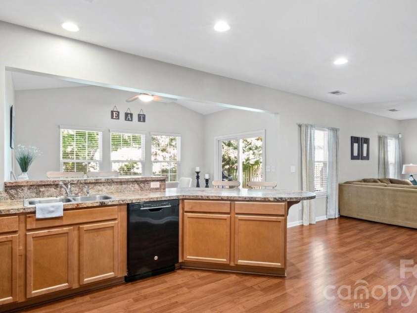 208 Glenn Allen Road, Mooresville, NC 28115.  MLS# CAR4388043, YatesRealty ID 28655. Ample Cabinetry