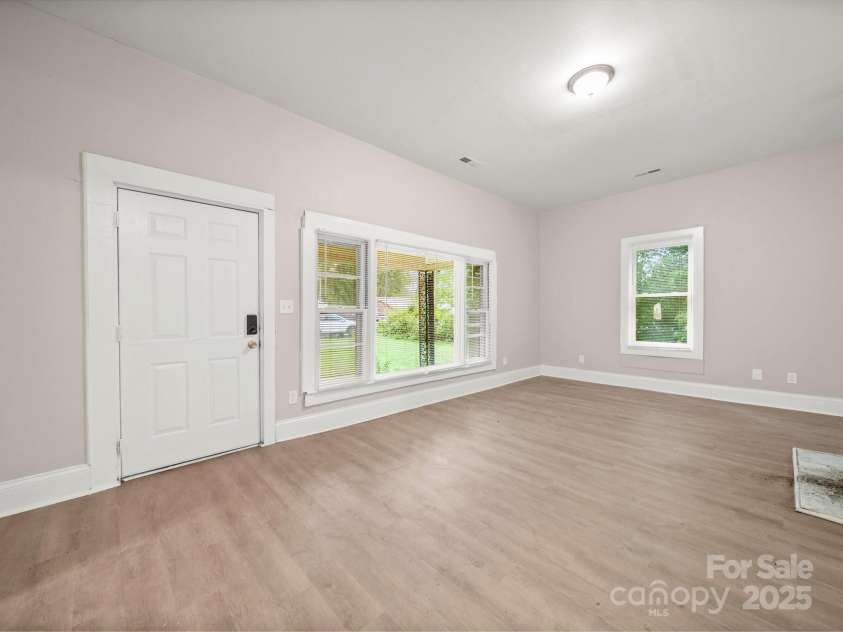 509 Holly Street, Dallas, NC 28034.  MLS# CAR4286146, YatesRealty ID 28655. 