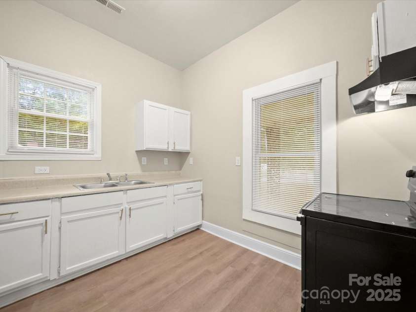 509 Holly Street, Dallas, NC 28034.  MLS# CAR4286146, YatesRealty ID 28655. 