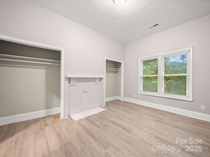 509 Holly Street, Dallas, NC 28034.  MLS# CAR4286146, YatesRealty ID 28655. 