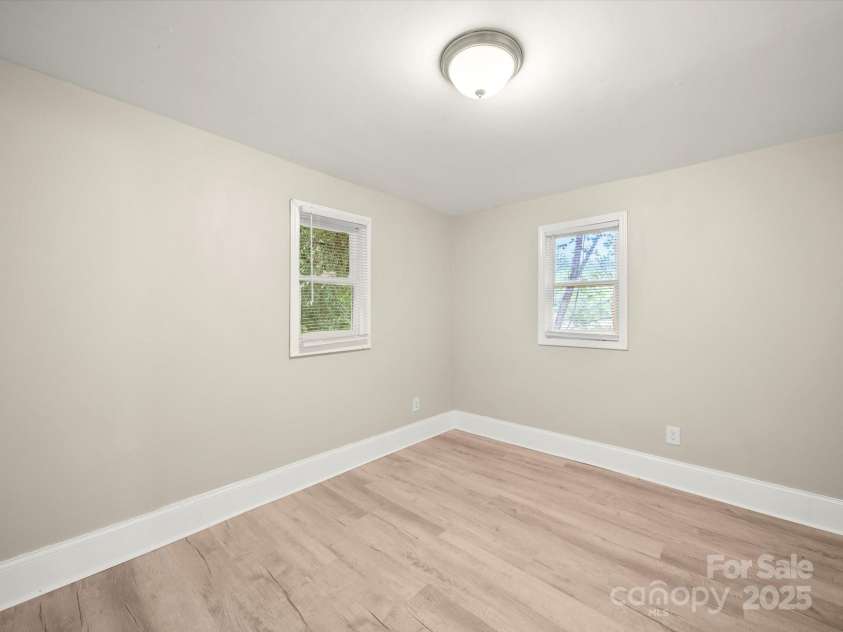 509 Holly Street, Dallas, NC 28034.  MLS# CAR4286146, YatesRealty ID 28655. 