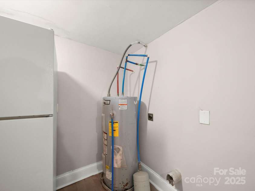 509 Holly Street, Dallas, NC 28034.  MLS# CAR4286146, YatesRealty ID 28655. 